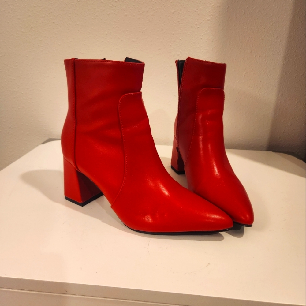 Rail Red Pointed Toe Boots Size 7.5